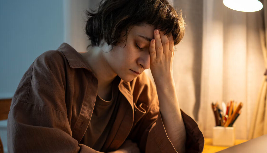 Las mujeres están más satisfechas con sus vidas, pero sienten más emociones negativas en su día a día