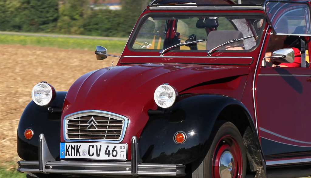 El regreso del 2CV en versión eléctrica: ¿nostalgia o solución para una movilidad más sostenible?