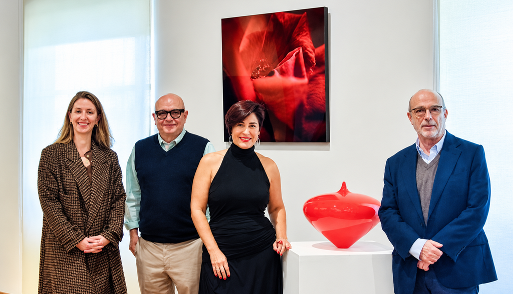 La exposición Trascendiendo la Imagen reúne obras de quince maestros vidrieros de ocho países