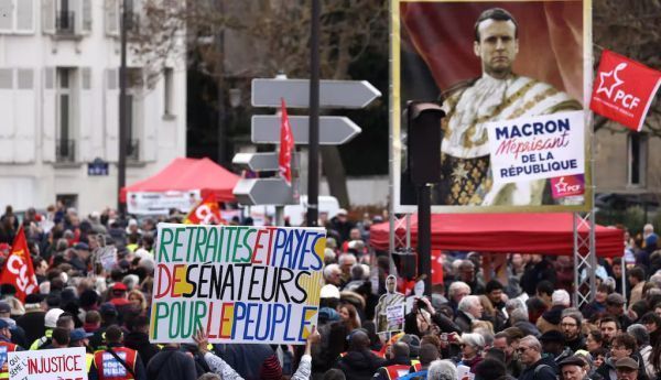 Les syndicats ont tenté une nouvelle fois, mercredi 15 mars, de faire pression sur le gouvernement et les législateurs pour qu'ils rejettent le projet de relèvement de l'âge de la retraite à 64 ans. Ici à Paris. Thomas Samson / AFP