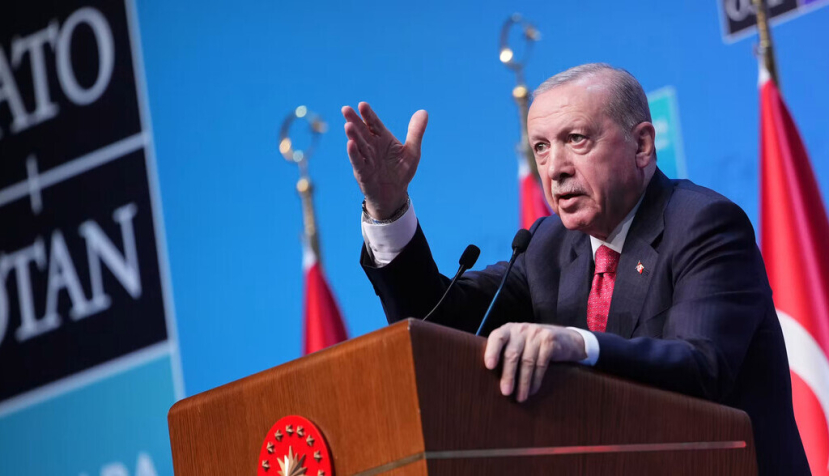 El presidente turco, Recep Tayyip Erdoğan, habla durante una conferencia de prensa en la cumbre de la OTAN en Ankara, Turquía, en julio de 2026. (Foto AP/Emrah Gurel)