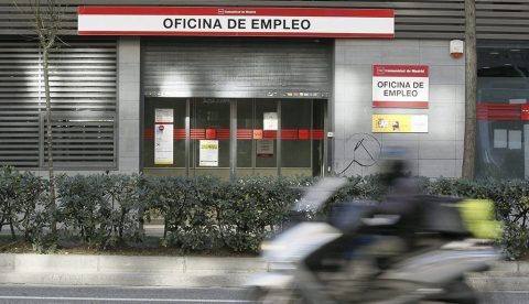 El paro baja en 28.739 personas en junio y deja el total por debajo de los 2,3 millones por primera vez desde enero de 2008