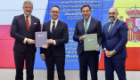 El ministro de Transportes y Movilidad Sostenible, Óscar Puente, tras una de las reuniones celebradas en Polonia. / © lamoncloa.gob.es. Ministerio de la Presidencia.