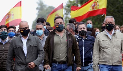 El líder de VOX, Santiago Abascal (c), en una imagen de archivo.