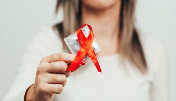 Latinas make up 17% of U.S. women but 21% of those living with HIV. Klebercordeiro/Getty Images