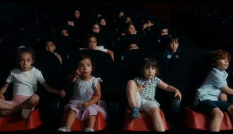 ‘La vida es Verdi’: dos niñas gitanas un cine y un barrio