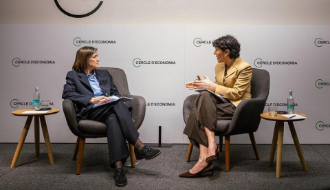 La ministra de Inclusión, Seguridad Social y Migraciones, Elma Saiz, en el jornada organizada por el Cercle d´Economia en Barcelona. / © lamoncloa.gob.es. Ministerio de la Presidencia.