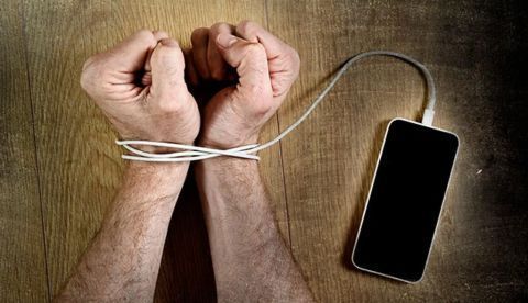 Adicción a las tecnologías y futuros adictos patológicos a cualquier cosa: la ley del silencio