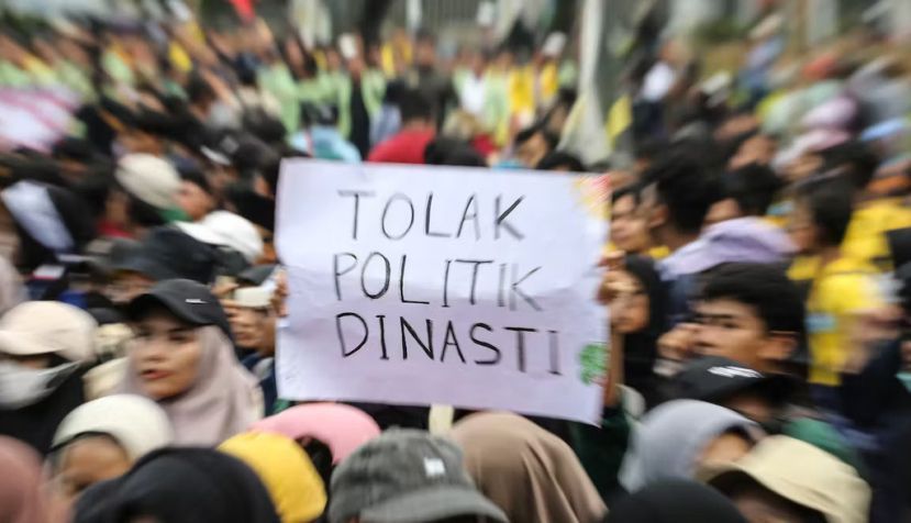 Unjuk rasa BEM Seluruh Indonesia terkait putusan Mahkamah Konstitusi tentang batas usia capres-cawapres. Asprilla Dwi Adha/Antara Foto