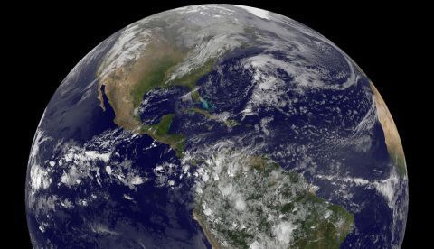 Vista de una imagen de satélite facilitada por la NASA y por la Administración Nacional para el Océano y la Atmósfera de EE.UU. (NOAA) del continente americano. EFE/Archivo