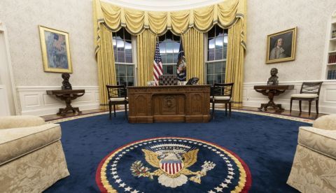 Pedro Sánchez y el Resolute Desk