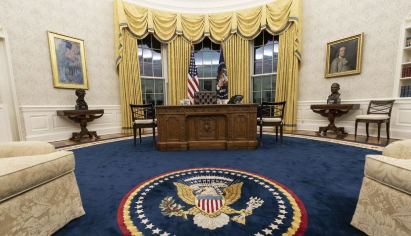 Pedro Sánchez y el Resolute Desk