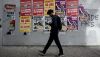 Des affiches appelant à la grève lors du blocage de l'université Bordeaux-Montaigne, à Pessac, le 15 mars 2023. AFP/Philippe Lopez