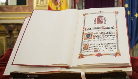 La Constitución cumple demasiados años: ya toca