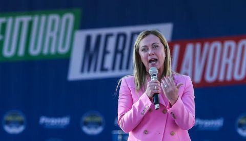 Giorgia Meloni, líder de los Hermanos de Italia y triunfadora de las elecciones generales en Italia, durante un mitin en Nápoles el 23 de septiembre de 2022. Shutterstock / M. Cantile