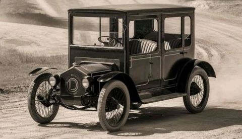 El futuro llegó hace más de un siglo. El Detroit Model D de 1910 podía recorrer 340 km a una velocidad máxima de 32 km/h, que era la velocidad habitual para la época.