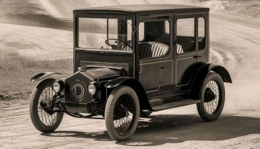 El futuro llegó hace más de un siglo. El Detroit Model D de 1910 podía recorrer 340 km a una velocidad máxima de 32 km/h, que era la velocidad habitual para la época.