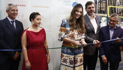 La gestora social de Medellín y primera dama de la ciudad, Diana Osorio (c), junto al presidente de Inexmoda, Carlos Eduardo Botero (2d); el viceministro de Desarrollo Empresarial, Saul Pineda (d), y el presidente de Fabricato, Carlos Alberto de Jesús (i), inaugura la Ruta de la Sostenibilidad Ambiental durante el primer día de Colombiatex de las Américas 2020 este martes, en Medellín (Colombia). L EFE/ Luis Eduardo Noriega