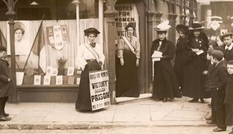 Sede de la Unión Social y Política de Mujeres en Kensington. LSE Library / Wikimedia Commons