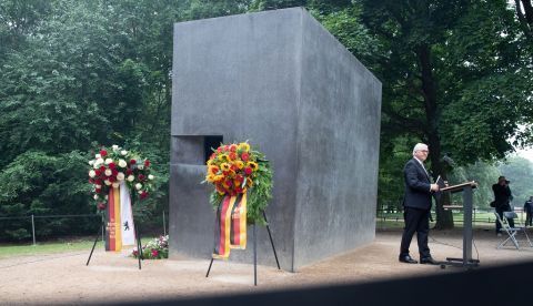 German President Frank-Walter Steinmeier speaks during the celebration of the 10th anniversary of the 'Memorial to Homosexuals Persecuted Under Nazism' at the Tiergarten park in Berlin, Germany, 03 June 2018. EFE