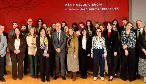 La ministra de Ciencia, Innovación y Universidades, Diana Morant, junto a otros participantes en el acto de presentación de las novedades del Programa Ramón y Cajal. / © lamoncloa.gob.es. Ministerio de la Presidencia.