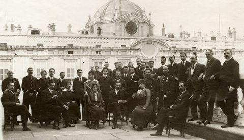 Personal de la Oficina en el Palacio Real. 1917. / Wikipedia