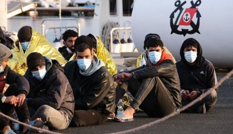  Más de doscientos migrantes fueron rescatados por la Guardia Costera italiana en Pozzallo (Sicilia, Italia) en febrero de 2023. Alessio Tricani / Shutterstock
