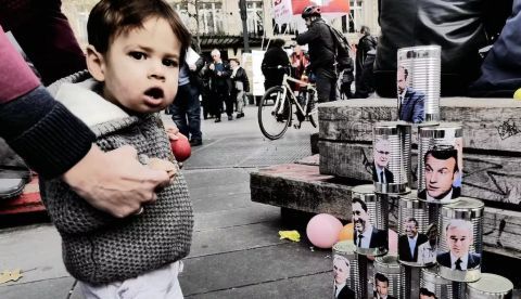 Muchos europeos no están satisfechos con el funcionamiento del sistema político de su país. Pero ¿aceptarían vivir bajo un sistema distinto a la democracia? Fotografía tomada durante una manifestación contra la reforma de las pensiones, 2019. Jeanne Manjoulet / Flickr, CC BY-SA