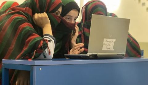 Imagen del programa Learn, de la afgana Pashtana Durrani.