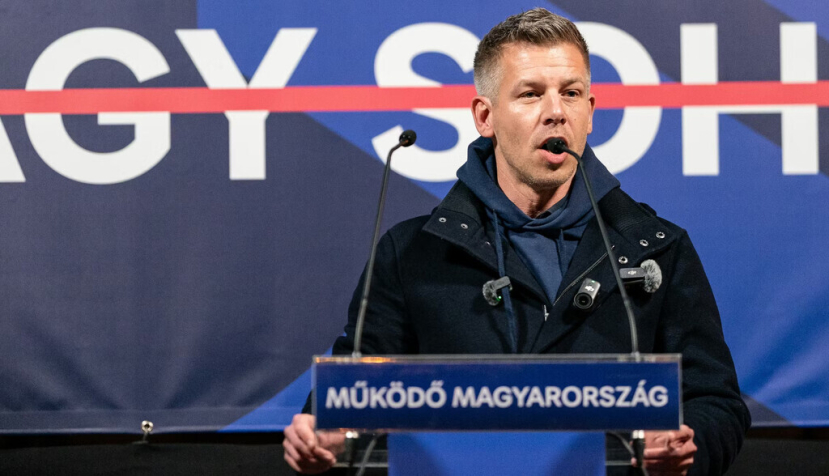 Péter Magyar, vencedor de las elecciones húngaras, pronuncia un discurso el pasado 7 de marzo. Istvan Csak/Shutterstock