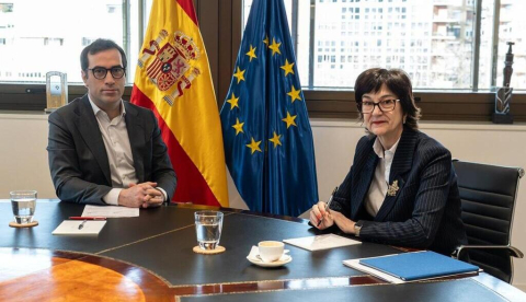 El ministro de Economía, Comercio y Empresa, Carlos Cuerpo, mantiene una reunión con la presidenta de la CNMC, Cani Fernández, en la sede del Ministerio. / © lamoncloa.gob.es. Ministerio de la Presidencia.