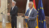 El ministro de Política Territorial y Memoria Democrática, Ángel Víctor Torres, y el presidente del Gobierno de Canarias, Fernando Clavijo, durante la rueda de prensa en la que han ofrecido los detalles del acuerdo. / © lamoncloa.gob.es. Ministerio de la Presidencia.
