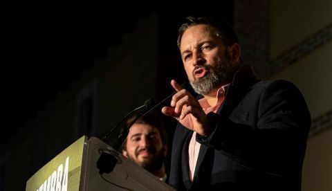 El PP cambia al centro por la ultraderecha, también en Castilla y León