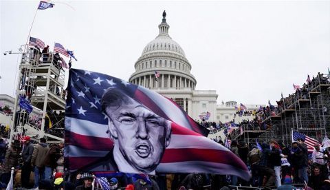Los exteriores del Capitolio de EE.UU., tomados por los trumpistas.