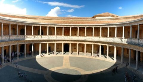 Patio del palacio de Carlos V. Ra-smit / Wikimedia Commons, CC BY-SA
