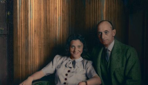 Santiago Casares Quiroga (1884-1950) junto a su hija María Casares Pérez (1922-1996). Este abogado coruñés y político republicano se exiliaría en Francia hasta su muerte. Su hija María se convertiría en una de las actrices más importantes de aquel país. A. Casares E/Coloreada