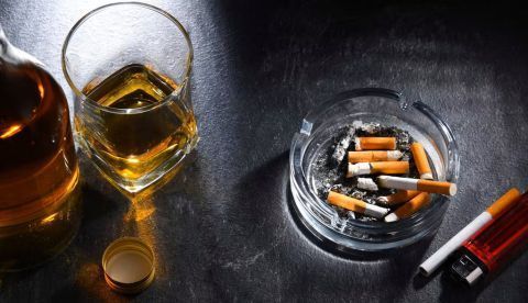 El alcohol, el cannabis y el tabaco son capaces de provocar daños en el ADN. Monticello / Shutterstock