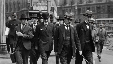 Londres, Inglaterra, 25 de junio de 1929, el Primer Ministro británico Ramsey MacDonald llega a la Cámara de los Comunes para un debate. / Archivo.