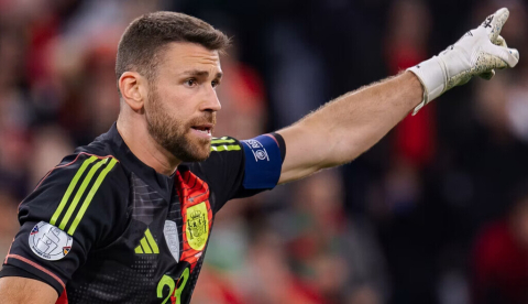 Unai Simón, portero de la Selección Española en el partido de Portugal contra España en la final de la Liga de Naciones de la UEFA 2025. Mikolaj Barbanell/Shutterstock