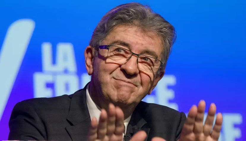 Jean-Luc Mélenchon lors d'un meeting pour la paix et axé sur la situation nationale et internationale le 14 décembre 2023 à Rennes. Guillaume Souvant/AFP