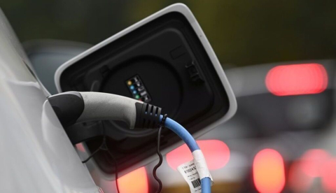 Mucho hablar del coche eléctrico, pero la España real va en diésel