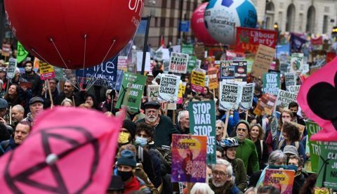 Una riada humana liderada por indígenas reclama en Glasgow justicia climática