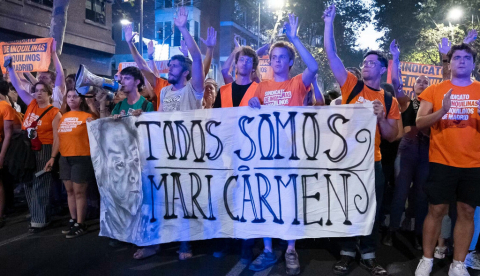 Manifestación en contra del deshaucio de Maricarmen la noche del 23 de septiembre. OSCAR GONZALEZ FUENTES/Shutterstock