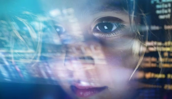 Save the Children celebra el giro europeo hacia una protección digital basada en riesgos y pide reforzar la responsabilidad de las plataformas