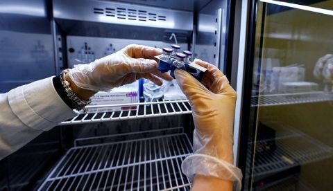 La vacuna de la covid de Pfizer es altamente efectiva en adolescentes