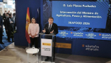 El ministro de Agricultura, Pesca y Alimentación, Luis Planas, participa en la feria 'Seafood 2026' en Barcelona. / © lamoncloa.gob.es. Ministerio de la Presidencia.