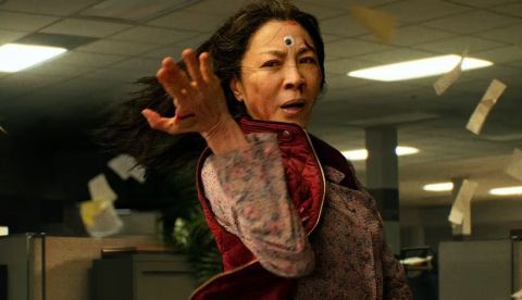 Michelle Yeoh en una escena de ‘Todo a la vez en todas partes’. Roadshow