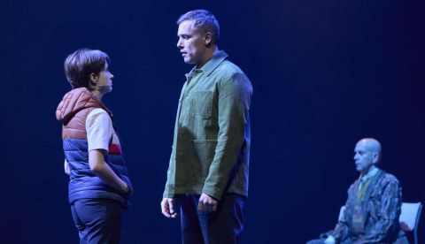 ‘Un monstruo viene a verme’. Un solvente teatro de ‘La joven’
