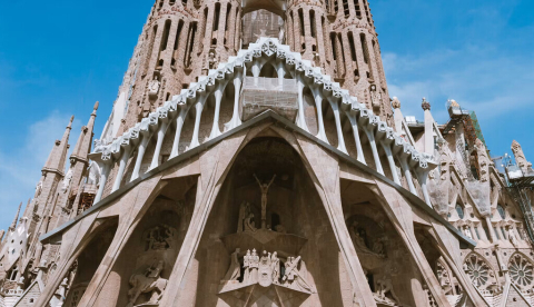 Façana de la Passió de la Sagrada Família. Igor Tichonow/Shutterstock