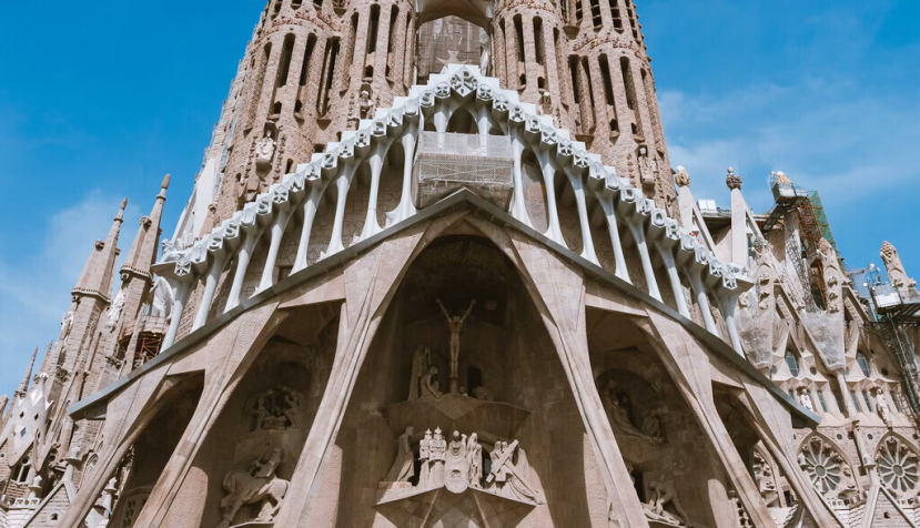 Façana de la Passió de la Sagrada Família. Igor Tichonow/Shutterstock